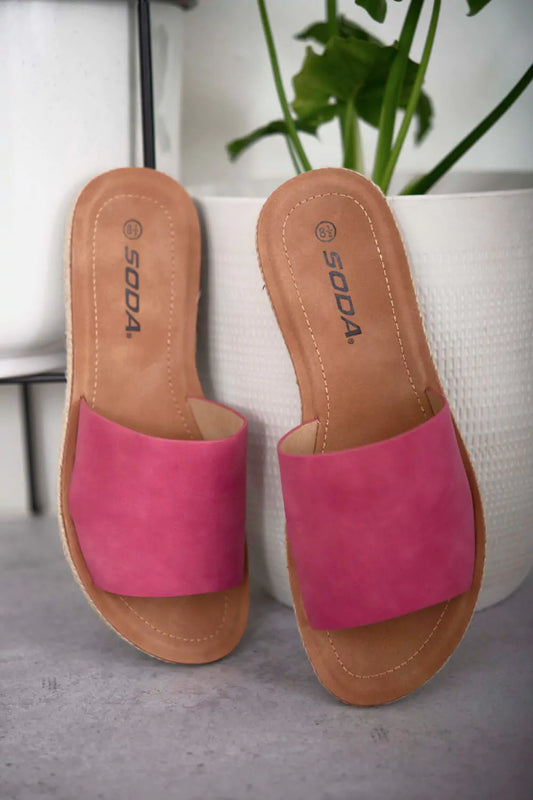Pinky sandals
